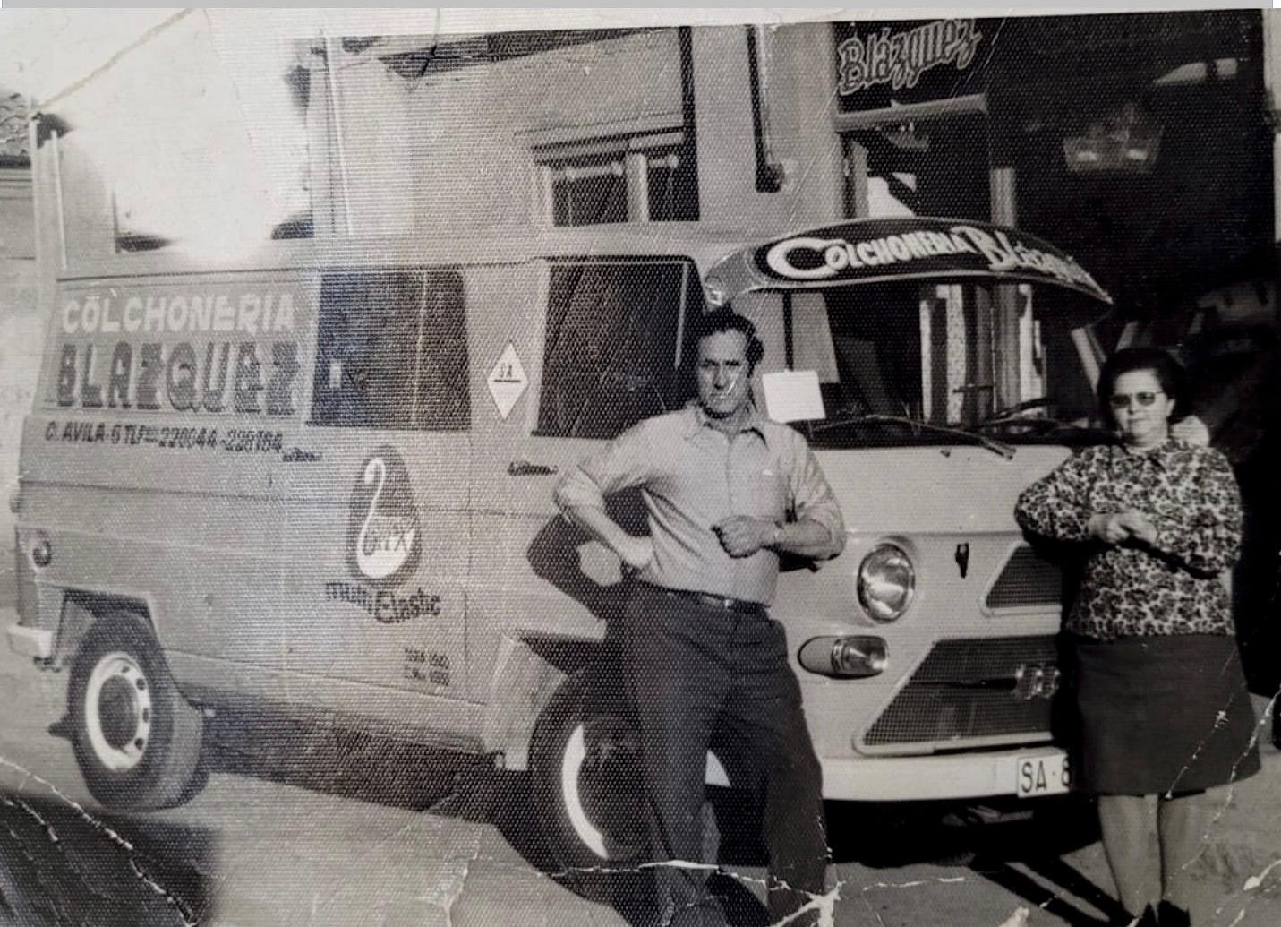 Descubre la historia de Colchonería Blázquez, una empresa familiar con más de 60 años dedicada al descanso en Salamanca. Tres generaciones de experiencia en colchones, almohadas y asesoramiento personalizado.