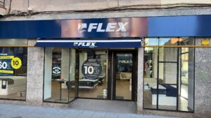 Tienda transformada de Colchonería Blázquez en Federico Anaya, nuevo espacio del descanso inspirado en Flex.